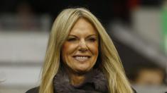 Ulla Sandrock, istri dari pelatih Liverpool, Juergen Klopp menonton laga antara Liverpool melawan Bournemouth di Stadion Anfield, Inggris, Rabu (28/10/2015). (Reuters/Eddie Keogh)