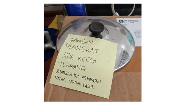 Peringatan di kos (Sumber: Twitter/@raisyeu)