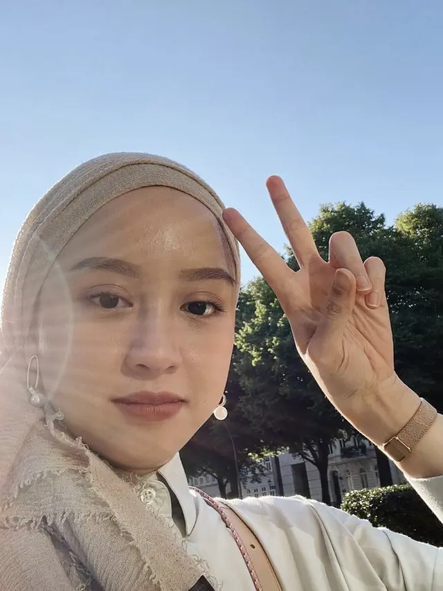 Gaya Styling Hijab Gitasav  (IG/@gitasav)