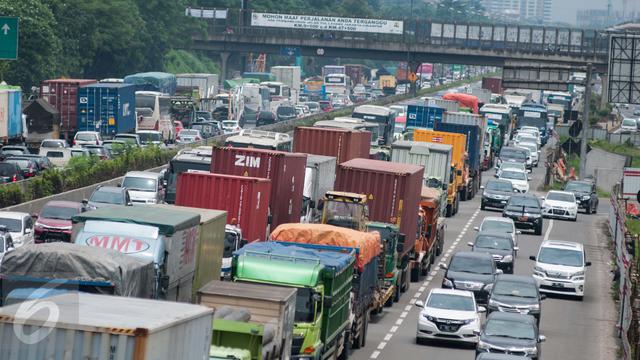 Libur Panjang, Dua Arus Tol Jakarta - Cikampek Macet