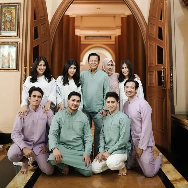 6 Potret Kebersamaan Alshad Ahmad dan Keluarga, Dikenal Konglomerat