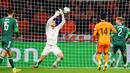 Pemain Timnas Belanda, Tijjani Reijnders, mencetak gol ke gawang Lithuania pada laga terakhir Grup G kualifikasi zona Eropa di Stadion Johan Cruijff ArenA, Amsterdam, Senin (17/11/2025). (AP Photo/Peter Dejong)