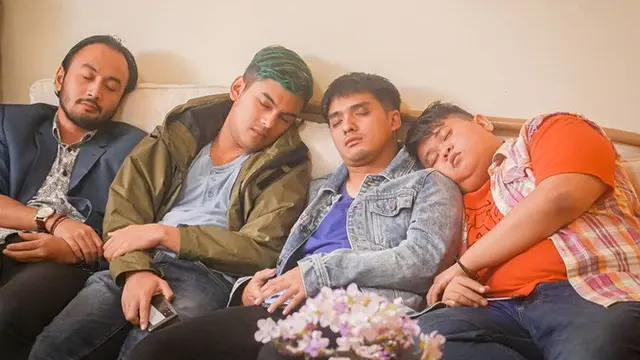 7 Potret Trio Pemain Sinetron Insya Allah Surga Saat di Balik Layar, Kompak Banget