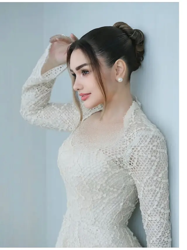 6 Detail Penampilan Nourah Sheivirah yang Memukau di Pertunangan Teuku Rassya