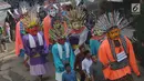 Ondel-ondel memeriahkan karnaval ulang tahun Kota Tangerang Selatan ke-10 di Ciputat, Tangerang Selatan, Minggu (11/11). Karnaval ini untuk melestarikan budaya Betawi sekaligus menolak ondel - ondel dijadikan sarana mengamen. (Merdeka.com/Arie Basuki)