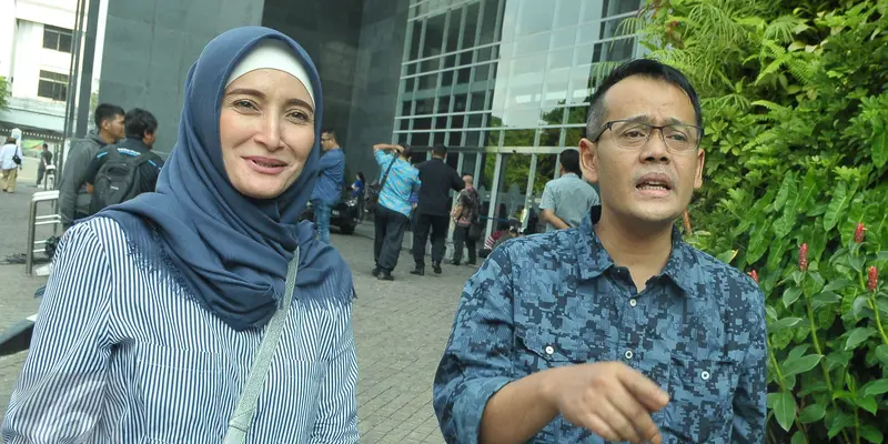 Kemesraan Inneke Koesherawati dengan Suami usai Pledoi