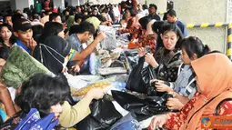 Fadel Muhammad Buka Bazar Peduli Ramadhan