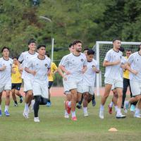 Latihan Timnas Indonesia U-22 Jelang Vs Myanmar di SEA Games 2025: Ceria saat Vietnam Unggul atas Malaysia, Salfok dengan Kursi Kondangan