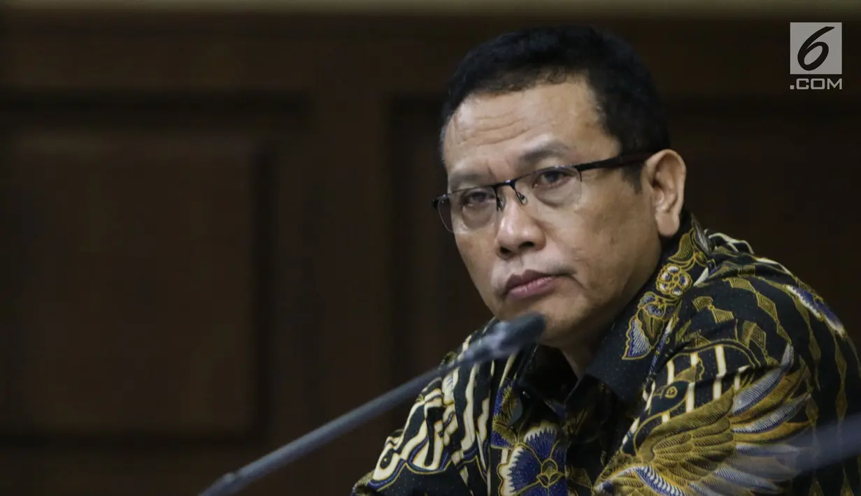 Terdakwa korupsi pengadaan dan pelaksanaan pembangunan kampus IPDN Sumbar di Kab Agam TA 2011, Dudy Jocom saat menjalani sidang lanjutan di Pengadilan Tipikor Jakarta, Rabu (5/9). Sidang mendengar keterangan saksi. (Liputan6.com/Helmi Fithriansyah)