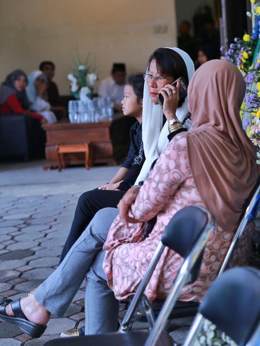 Foto Suasana Rumah Duka Ariel di Bandung - Photo Fimela.com