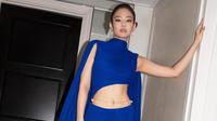 Pesona Jennie Blackpink di Met Gala 2024. [@maisonalaia]