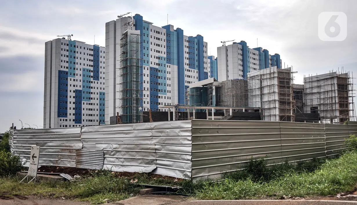 Pemandangan Rusun Nagrak, Cilincing, Jakarta, Rabu (22/12/2021). Sejak 10 Desember 2021, pemerintah kembali memfungsikan Rusun Nagrak sebagai pusat isolasi terpusat COVID-19. (merdeka.com/Iqbal S. Nugroho)