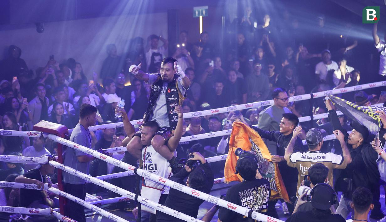 Rudy Golden Boy merayakan kemenangan atas Paris Pernandes pada laga HSS Series 6 di W Superclub Gatsu, Jakarta, pada Senin (10/11/2025) dini hari WIB. (Bola.com/M Iqbal Ichsan)