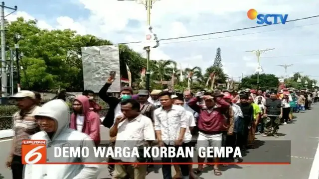 Korban gempa di Kecamatan Batukliang dan  Pringgarata, Lombok Tengah berunjuk rasa tuntut realisasi rumah hunian.
