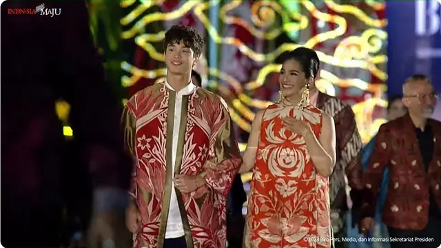 12 Potret Artis Hadiri Acara Istana Berbatik, Tampil Memukau di Catwalk