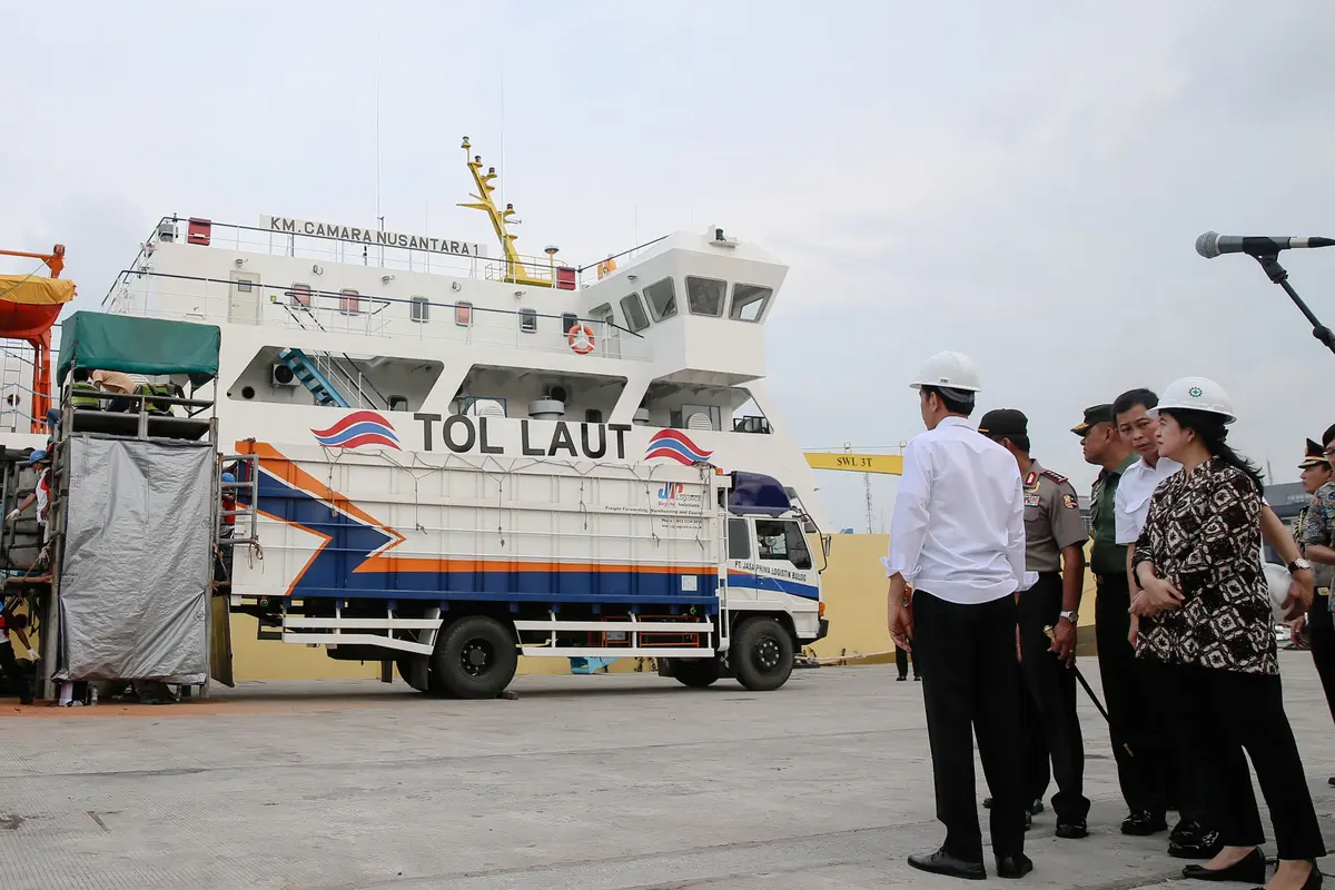 20151211-Presiden Sambut Kapal Pengangkut Ternak KM Camara Nusantara I