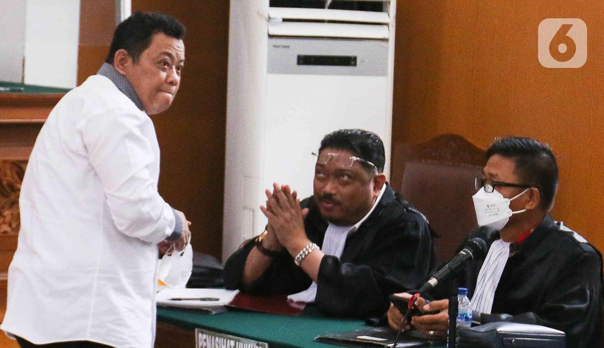 Terdakwa Kuat Ma'ruf saat menjalani  sidang tuntutan kasus pembunuhan berencana terhadap Brigadir Nofriansyah Yosua Hutabarat atau Brigair J di Pengadilan  Negeri Jakarta Selatan, Senin (16/1/2023). Kuat Ma'ruf dinilai terbukti melanggar Pasal 340 Kitab Undang-undang Hukum Pidana (KUHP). (Liputan6.com/Herman Zakharia)