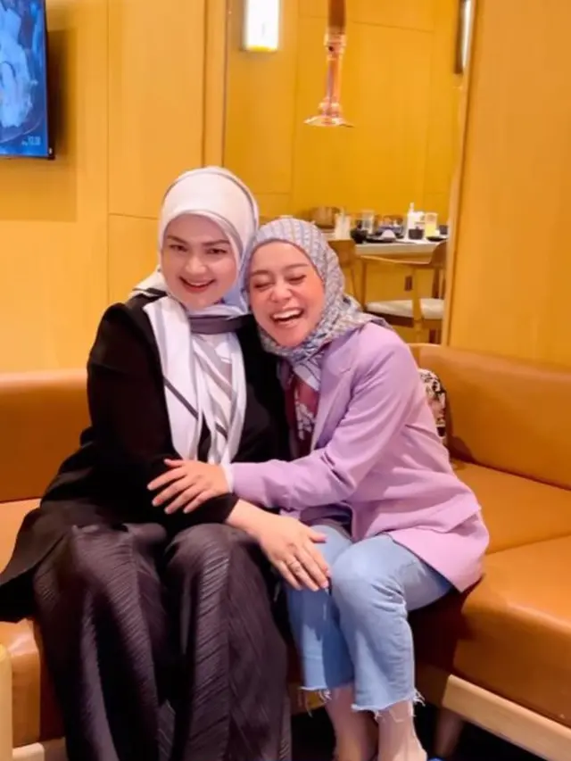 6 Potret Pertemuan Lesti Kejora dan Siti Nurhaliza, Lepas Rindu Lama Tak Bertemu