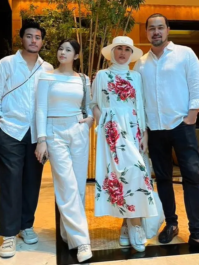 Potret keluarga Sultan Djorghi (Sumber: Instagram/djorghisultan dan Instagram/hapsarianissa29)