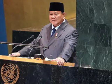 Presiden Republik Indonesia, Prabowo Subianto menyampaikan pidato Konferensi Internasional Tingkat Tinggi untuk Penyelesaian Damai atas Masalah Palestina dan Implementasi Solusi Dua Negara yang digelar di Gedung Majelis Umum Perserikatan Bangsa-Bangsa (PBB), New York, Amerika Serikat, pada Senin 22 September 2025 waktu setempat. (Ludovic MARIN/AFP)