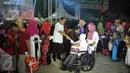 Selain yatim piatu, acara buka bersama SCTV - Indosiar dan Yayasan Pena  juga dihadiri penyandang disabilitas di Taman Impian Jaya Ancol, Jakarta, Selasa (21/6). Dalam acara ini, berbagai penampilan hiburan digelar. (Liputan6.com/Johan Tallo)