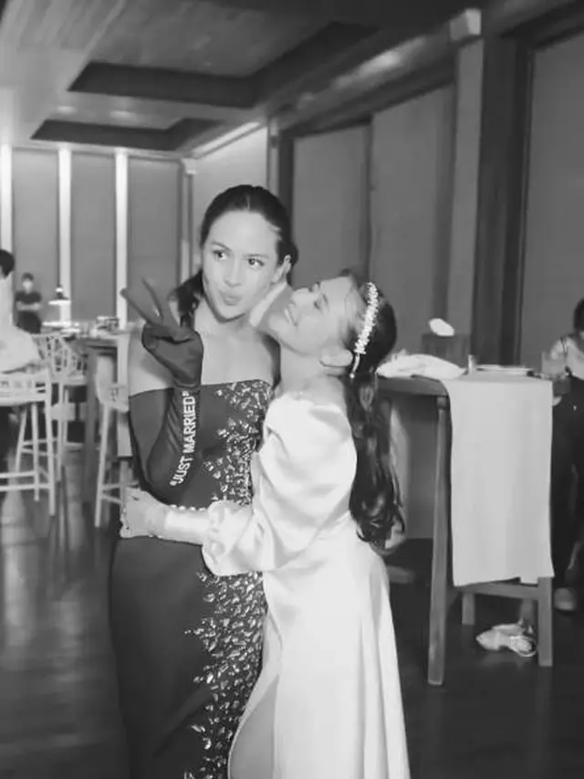 7 Potret Prilly Latuconsina di Resepsi Maudy Ayunda Bersama Iman Usman