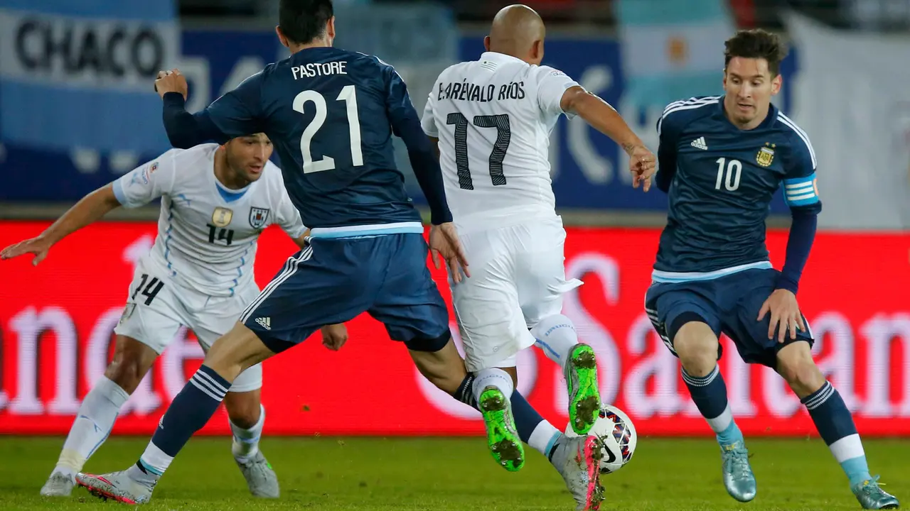 Gol Tunggal Aguero Bawa Argentina Atasi Uruguay