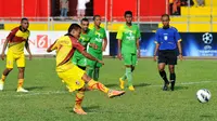 Ferdinand Sinaga cetak gol perdana di laga Persebaya vs Sriwijaya FC (Johan Tallo/Liputan6.com)