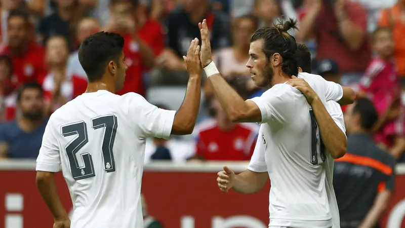 Gareth Bale rayakan gol ke gawang Tottenham Hotspur 