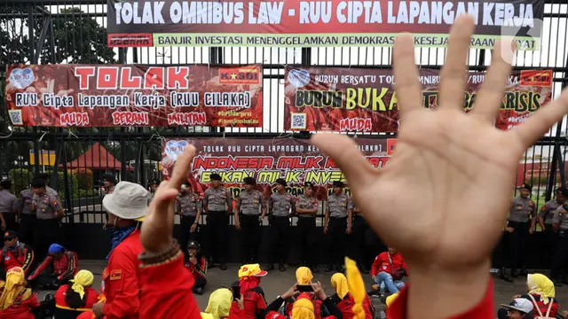 Tolak Omnibus Law, Buruh Datangi Gedung DPR