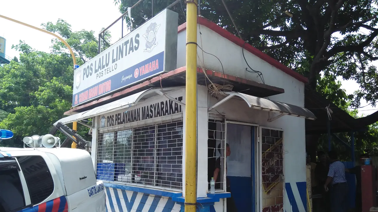 Pos Polisi dilempar bom molotov