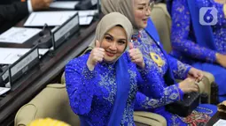 Penyanyi, Iyeth Bustami saat rapat paripurna pelantikan anggota DPR Republik Indonesia terpilih periode 2024-2029 di Gedung Nusantara, Kompleks Parlemen, Senayan, Jakarta, Selasa (1/10/2024). Iyeth Bustami terpilih dari Partai Kebangkitan Bangsa (PKB) daerah pemilihan Riau I dengan perolehan suara sebanyak 80.750. (Liputan6.com/Angga Yuniar)