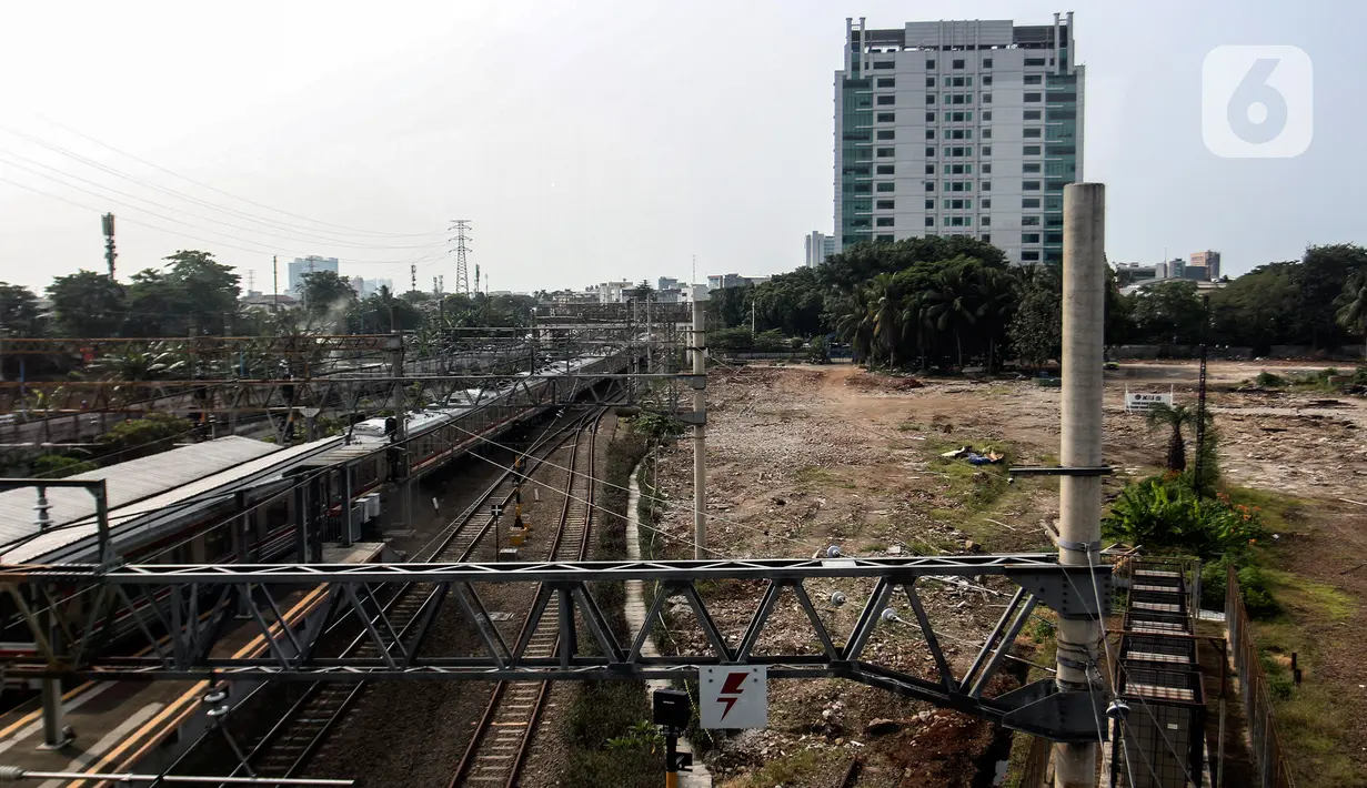 Hal tersebut ditandai dengan kegiatan groundbreaking yang dihadiri Menteri Perhubungan Budi Karya Sumadi, Penjabat (Pj) Gubernur DKI Jakarta Heru Budi Hartono, dan Dirut PT KAI Didiek Hartantyo di Depo Stasiun Tanah Abang. (Liputan6.com/Johan Tallo)