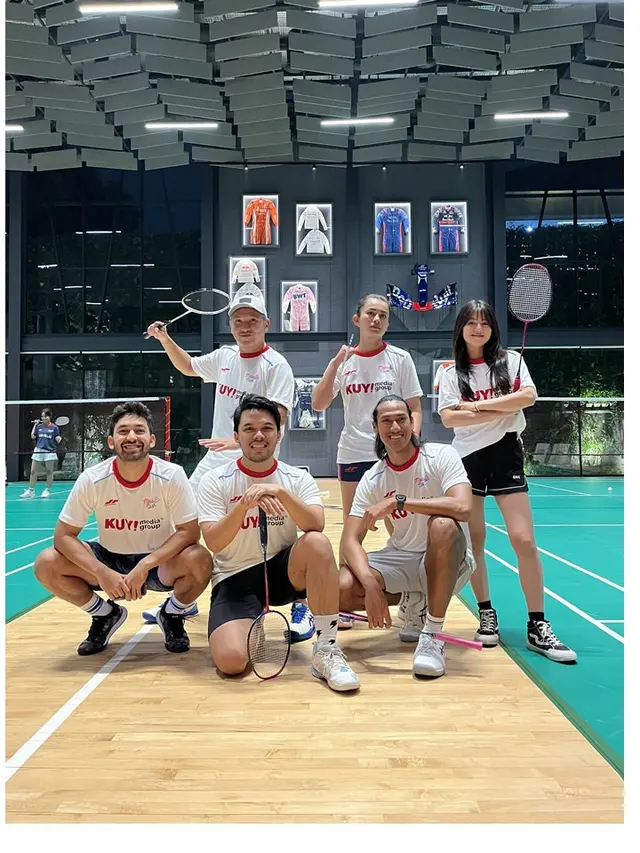 5 Potret Gading Marten Latihan Bulutangkis, Siap Tanding di Media Clash 3.0
