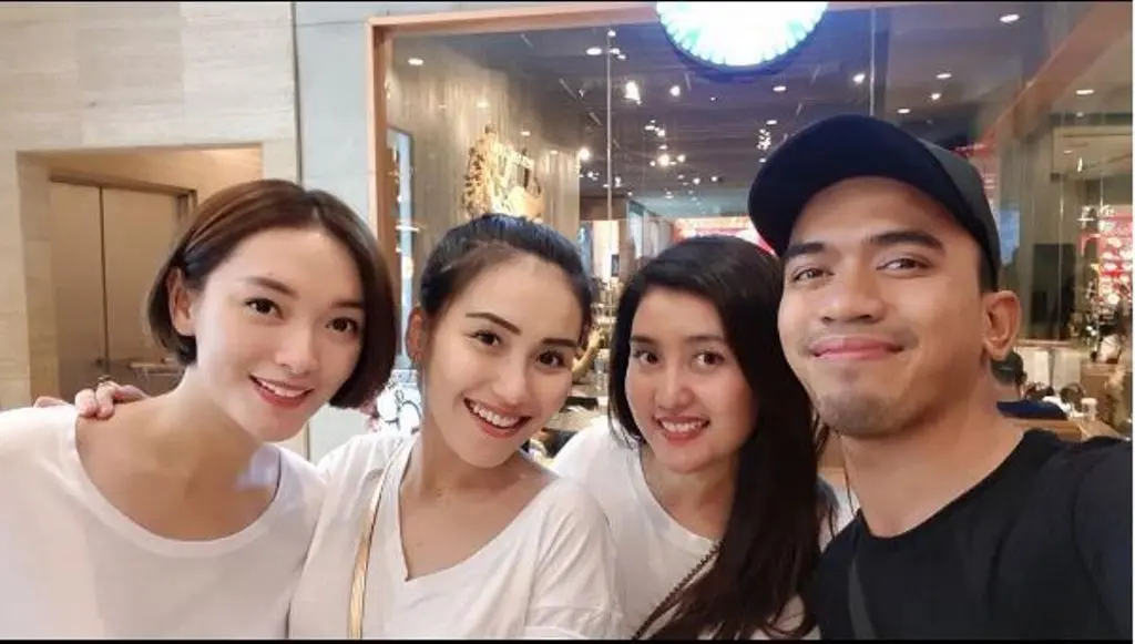 Ayu Ting Ting dan Zaskia Gotik kembali kompak (Foto: Instagram)