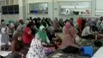Meski produksi pabrik berhenti, para buruh tetap memilih masuk bekerja walaupun tanpa aktivitas pekerjaan.