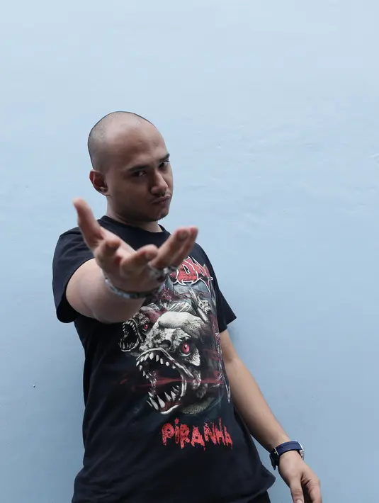 Husein mengatakan, walaupun cucu penyanyi dangdut papan atas, Zachira juga tidak mempermasalahkan diadakan pernikahan secara sederhana. (Andy Masela/Bintang.com)