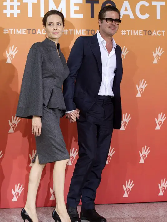 Kedekatan Pitt dengan Jennifer ternyata berpengaruh terhadap Jolie. Bukan cemburu, namun Jolie tak ingin keenam anaknya terlalu dekat dengan Jennifer. (AFP/Bintang.com)