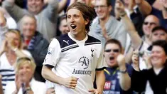 Gelandang Tottenham Hotspur Luka Modric seusai mencetak gol ke gawang Stoke City dalam lanjutan Liga Premier di White Hart Lane, 9 April 2011. AFP PHOTO/IAN KINGTON