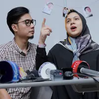 Preskon Kelahiran anak Kedua Nycta Gyna dan Rizky Kinos (Deki Prayoga/bintang.com)
