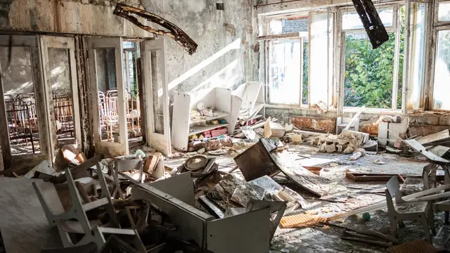 Arti Mimpi Rumah Roboh yang Tidak Terduga