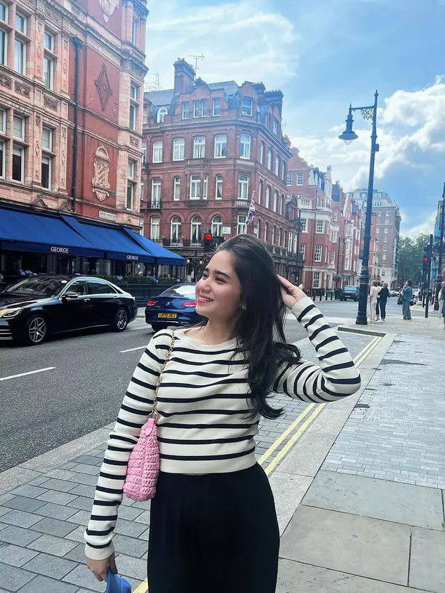 Tampil Cantik dengan Basic Outfit