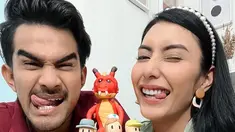 Tengku Tezi merayakan ulag tahun bersama Tyas Mirasih. (Foto: Instagram/ tyasmirasih)