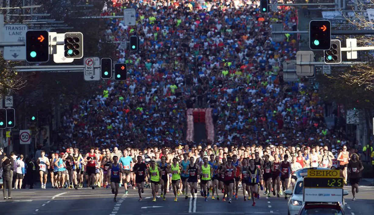 Ribuan pelari berpartisipasi dalam City2Surf di Sydney, Australia. (9/8/2015). (AFP Photo/Peter Parks)