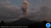 Gunung Lewotobi Laki-Laki di Flores Timur NTT kembali erupsi pada Senin (22/9/2025), pukul 17.55 Wita. (Liputan6.com/ Dok PVMBG)