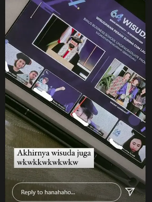Hana Saraswati mengikuti wisuda daring (Foto: Instagram/@hanahaho)