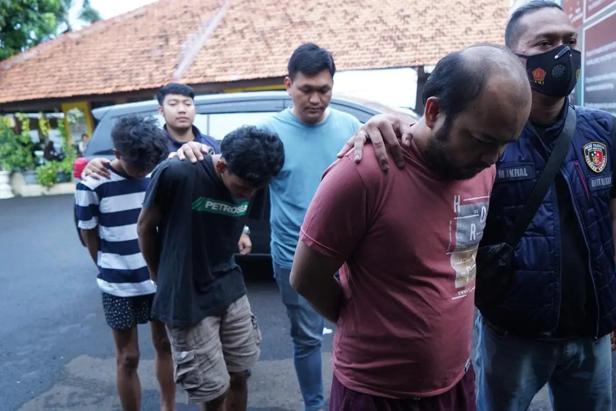 Kawanan polisi gadungan ditangkap.