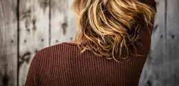 Rambut rontok menjadi musuh setiap orang (Foto: Unsplash)