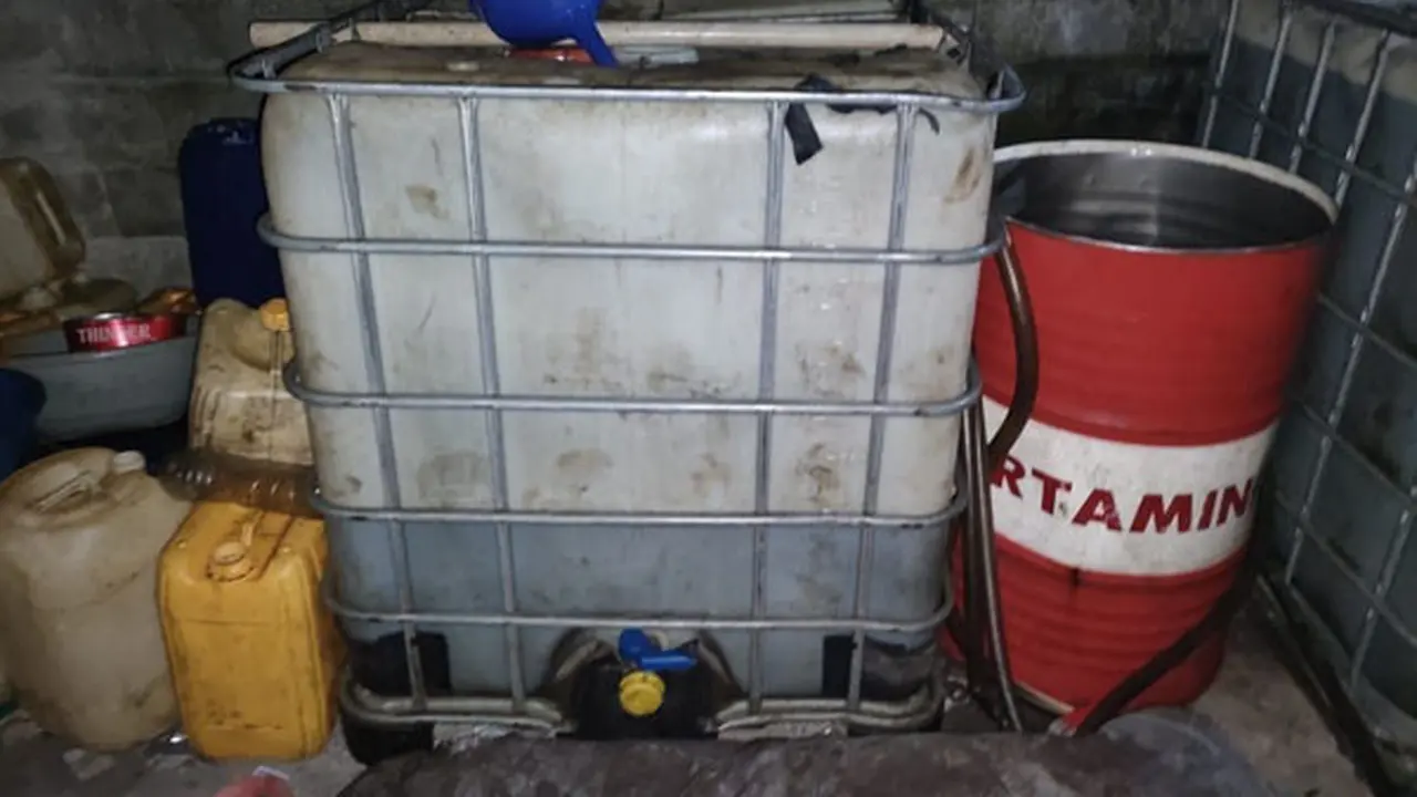 Barang butki berupa BBM bersubsidi jenis solar yang diamankan aparat Polda Sulut.
