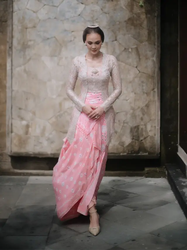 Gaya Cantik Luna Maya saat Prosesi Siraman/via Instagram Luna Maya